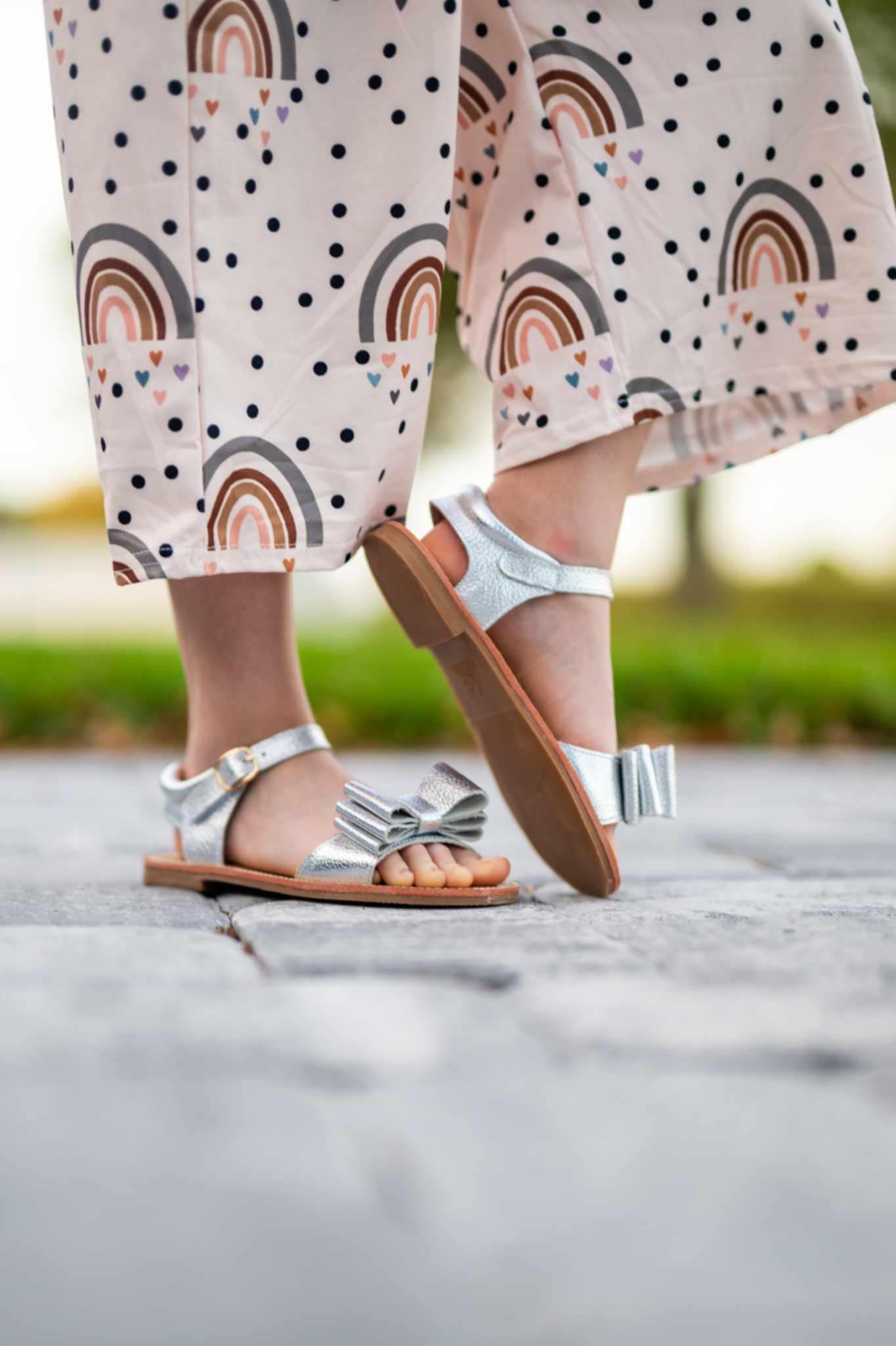 [Silver] **Oopsie Bow Sandals