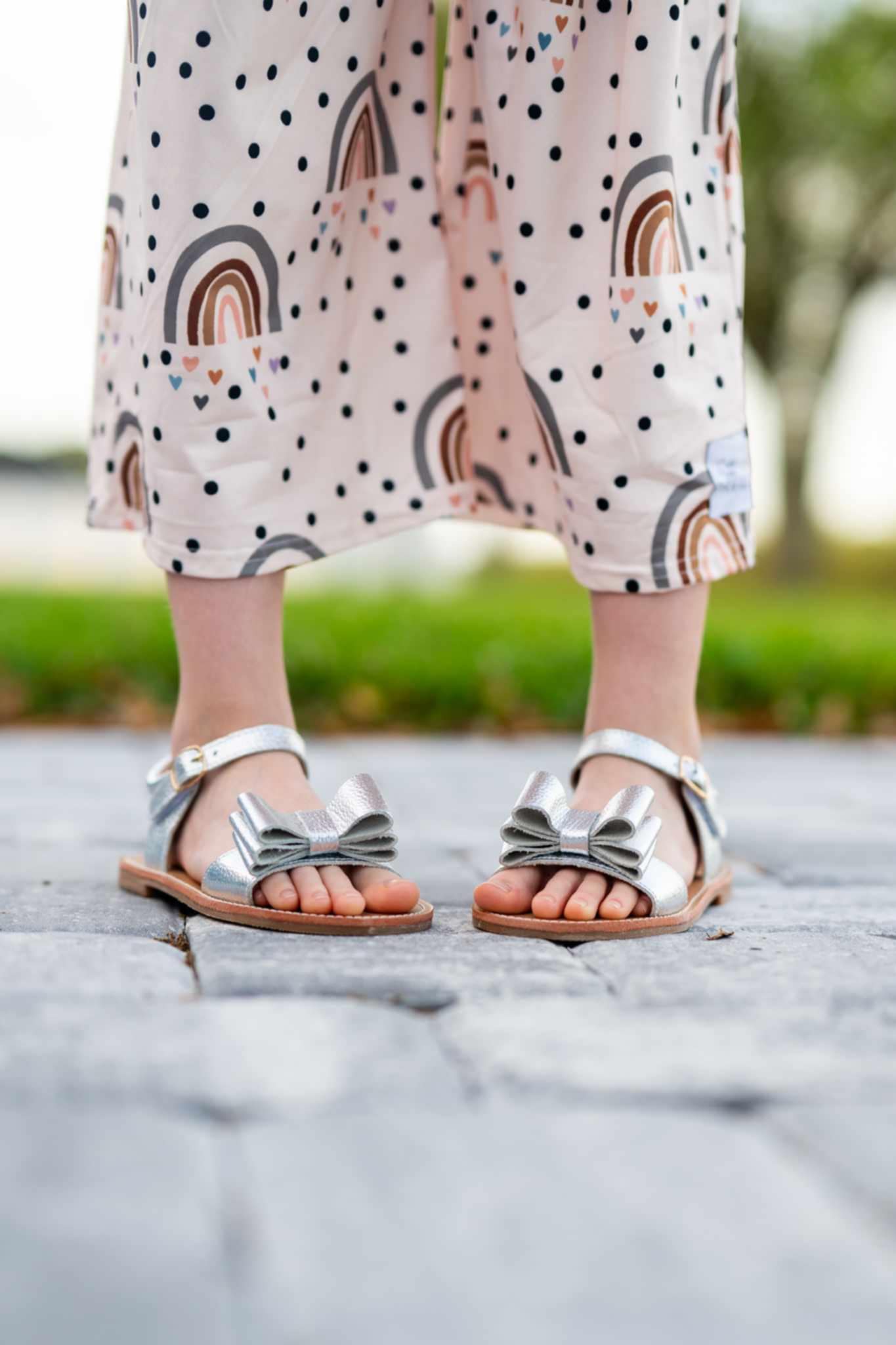 [Silver] **Oopsie Bow Sandals